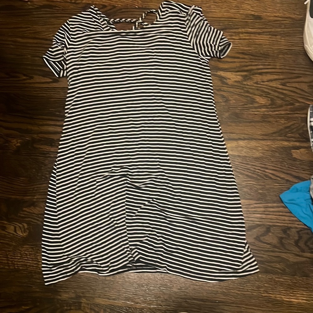 Striped dress V crisscross in the back